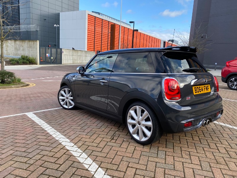 MINI HATCHBACK