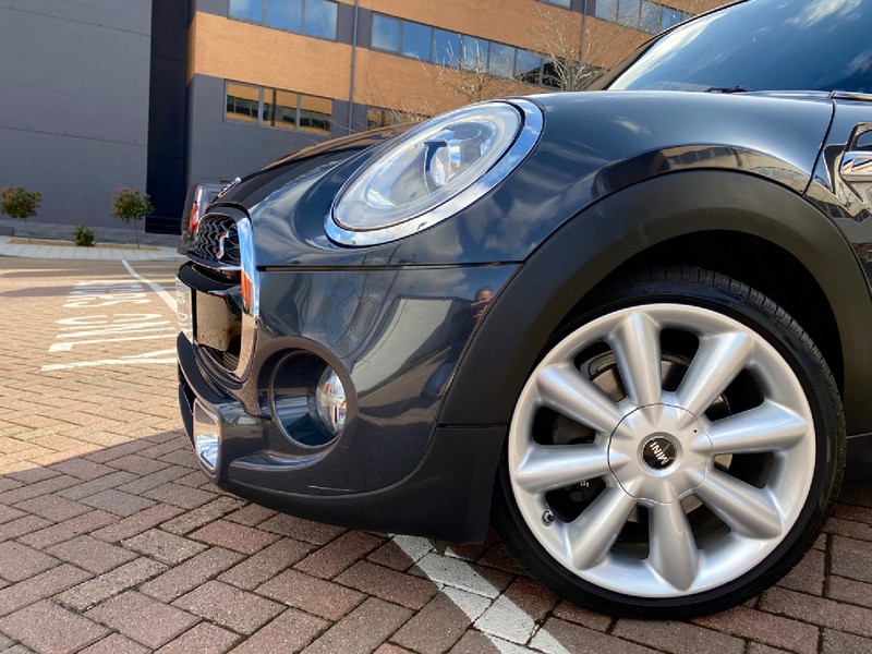 MINI HATCHBACK