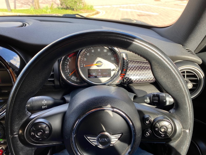 MINI HATCHBACK