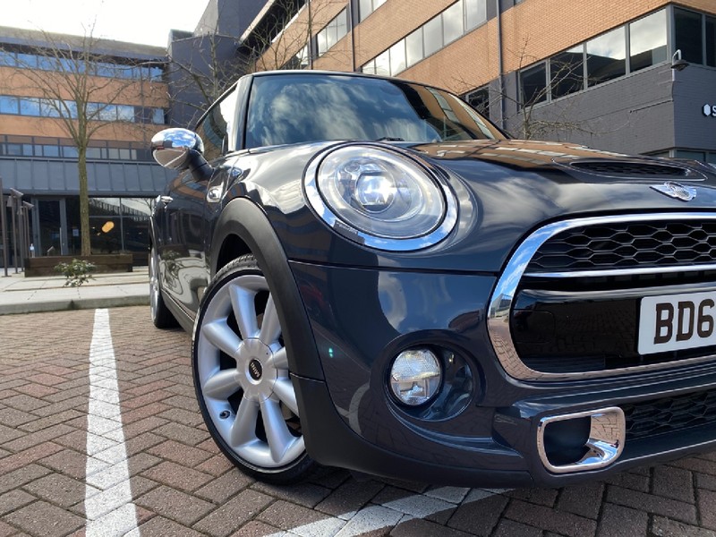 MINI HATCHBACK