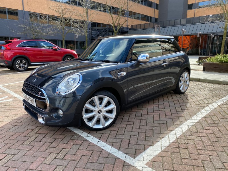 MINI HATCHBACK