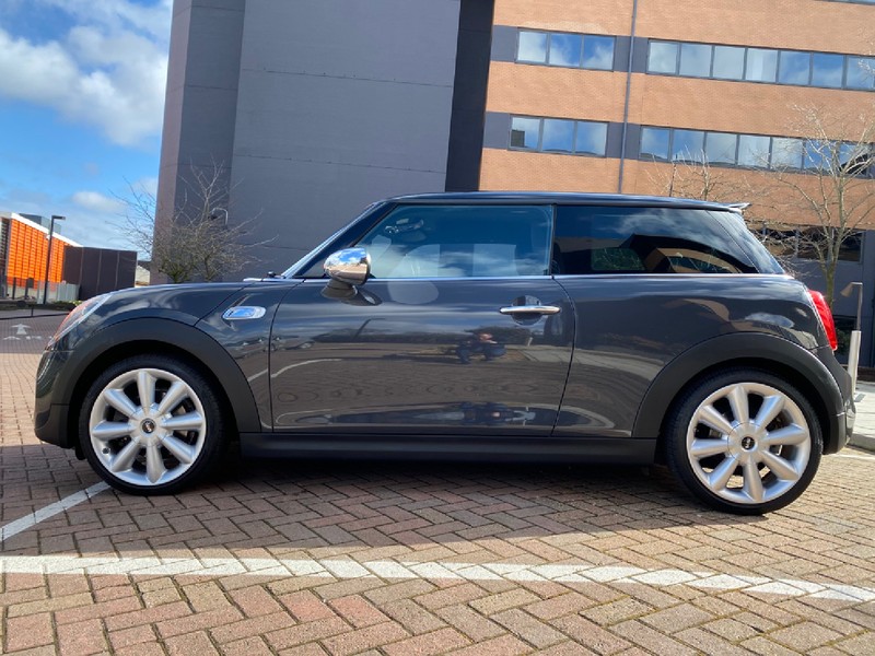 MINI HATCHBACK