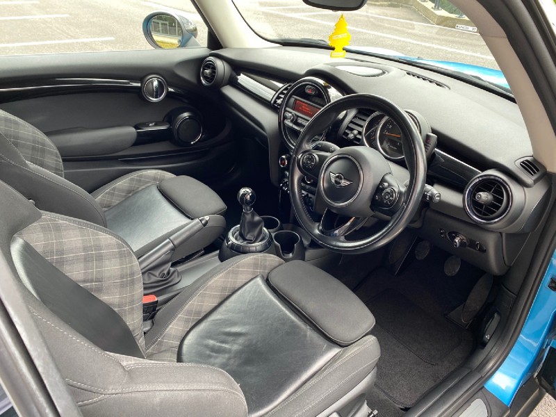 MINI HATCHBACK