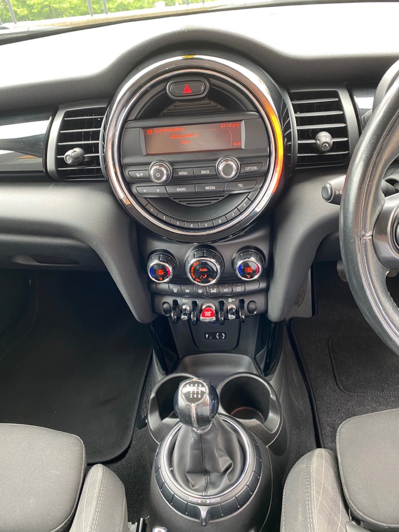 MINI HATCHBACK