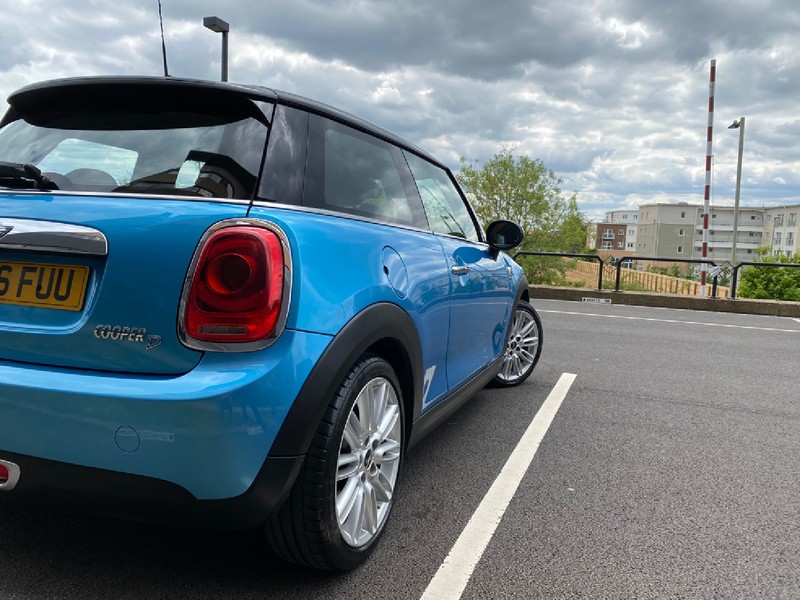 MINI HATCHBACK