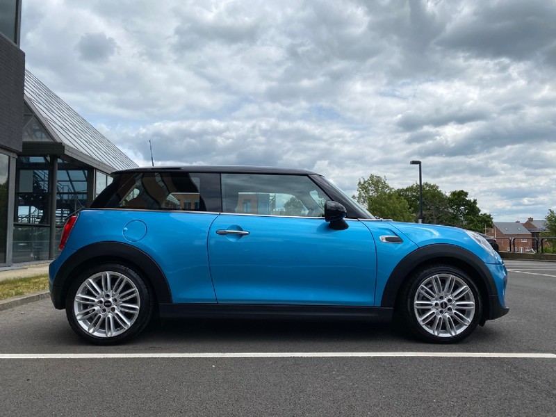 MINI HATCHBACK