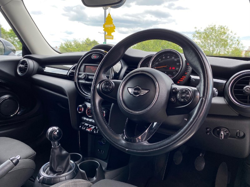 MINI HATCHBACK