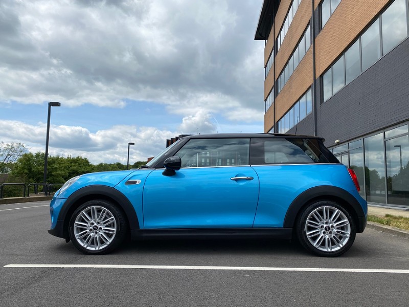 MINI HATCHBACK