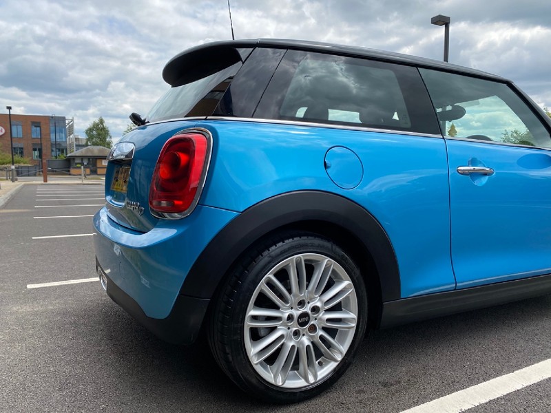 MINI HATCHBACK