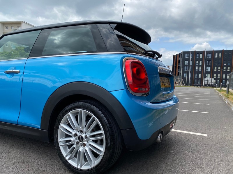 MINI HATCHBACK