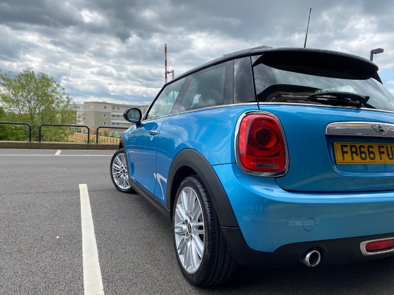 MINI HATCHBACK