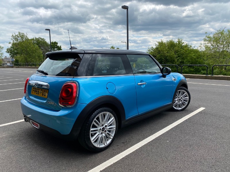 MINI HATCHBACK