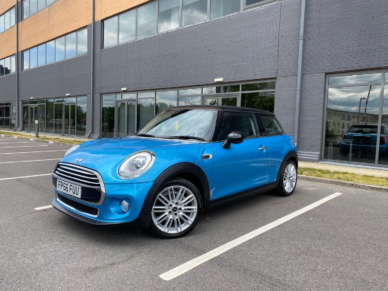 MINI HATCHBACK