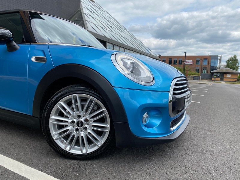 MINI HATCHBACK