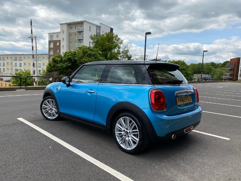 MINI HATCHBACK