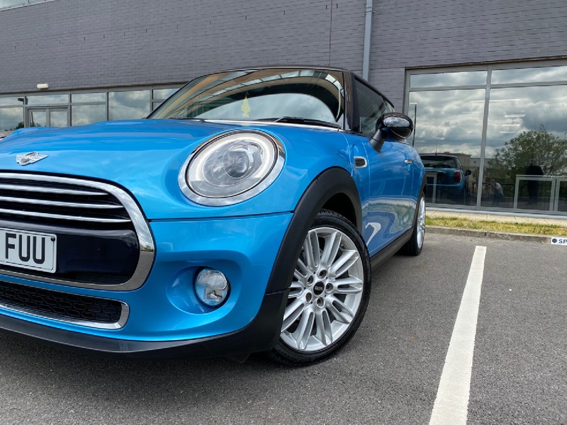 MINI HATCHBACK