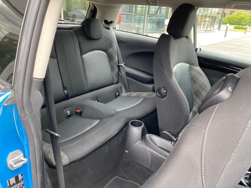 MINI HATCHBACK