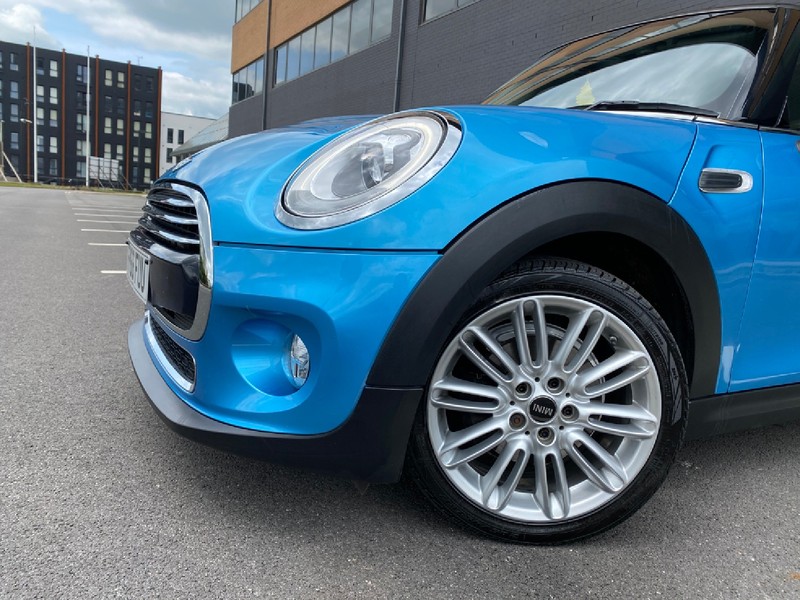 MINI HATCHBACK