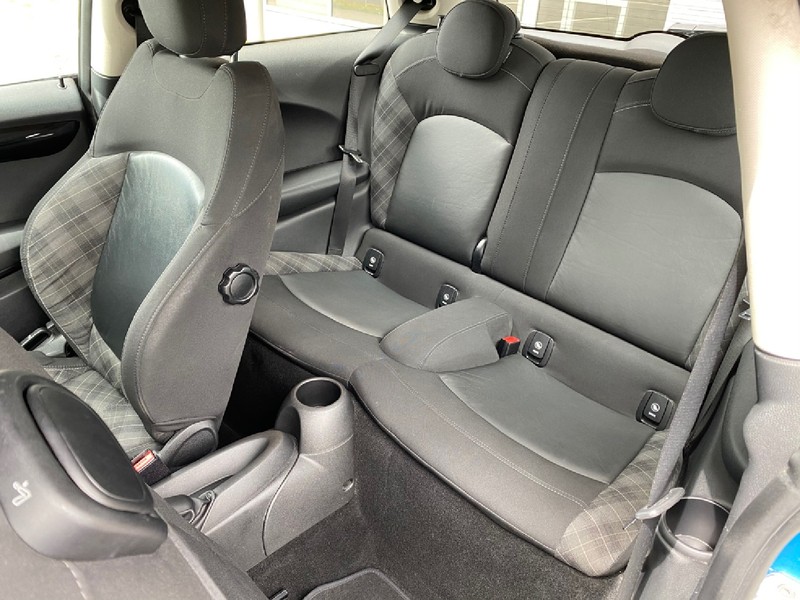 MINI HATCHBACK