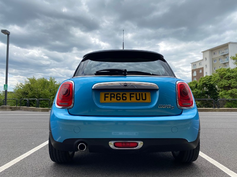 MINI HATCHBACK