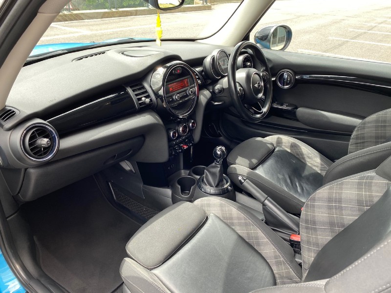 MINI HATCHBACK