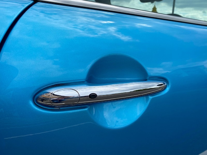 MINI HATCHBACK