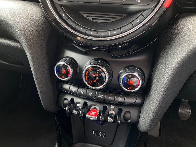 MINI HATCHBACK