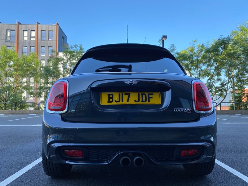 MINI HATCHBACK