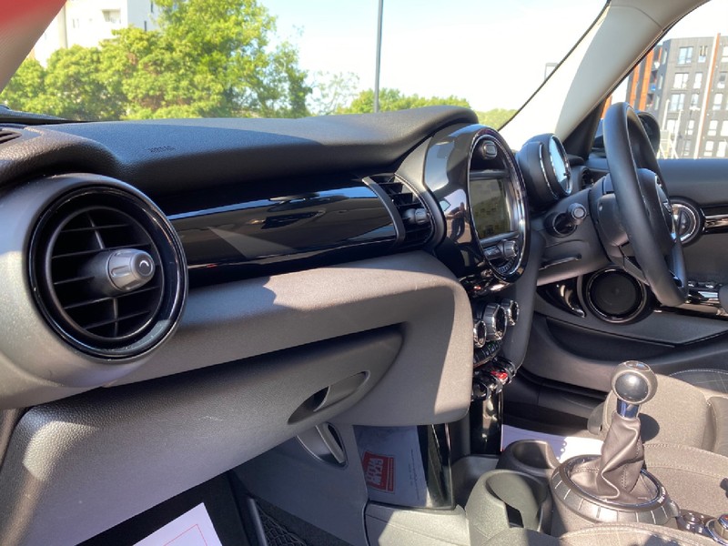 MINI HATCHBACK