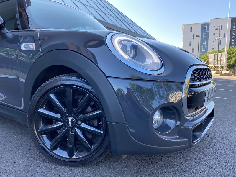 MINI HATCHBACK