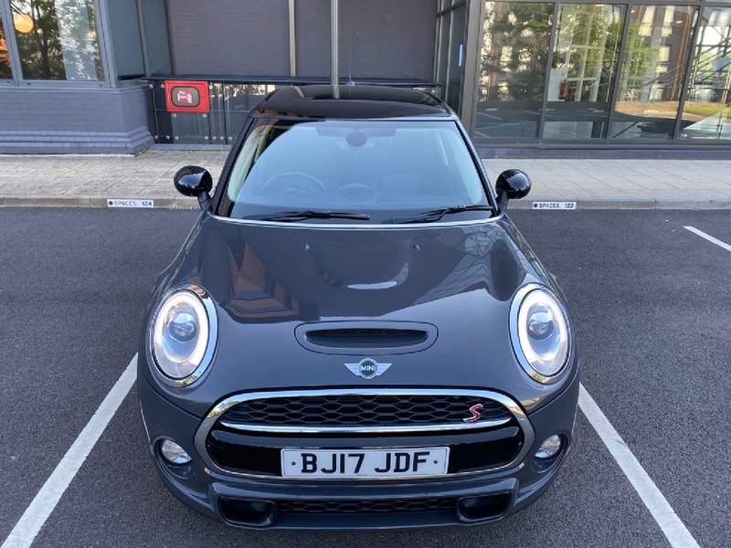 MINI HATCHBACK