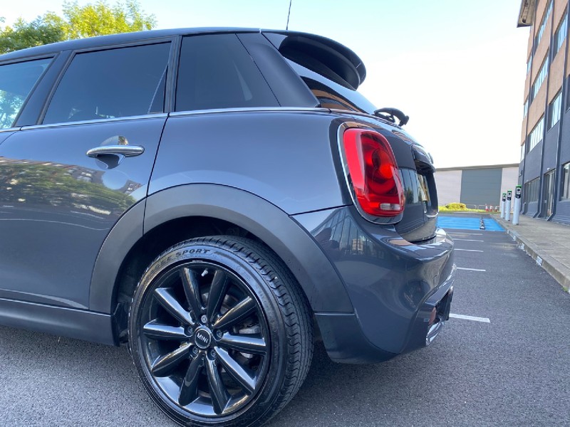 MINI HATCHBACK