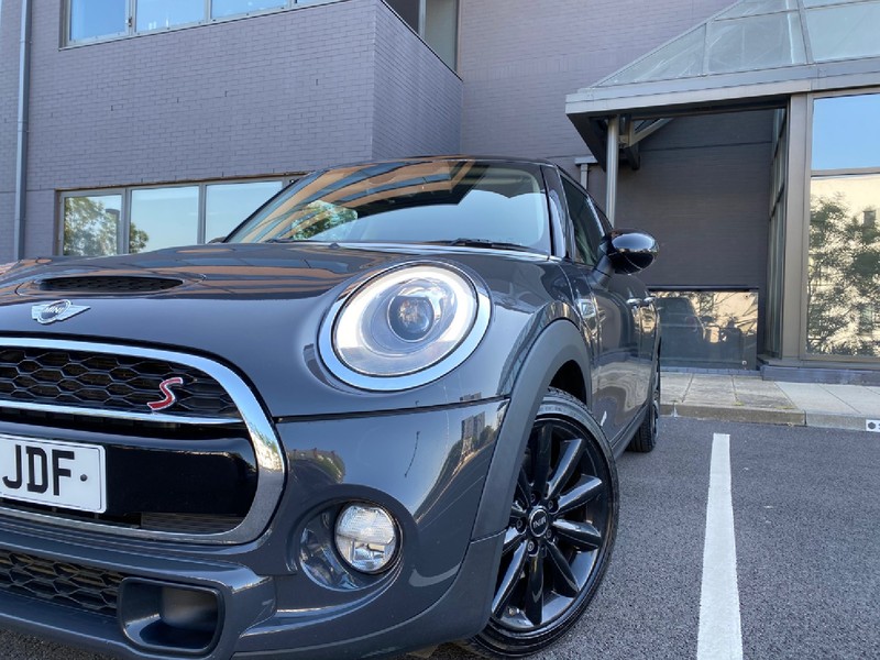 MINI HATCHBACK