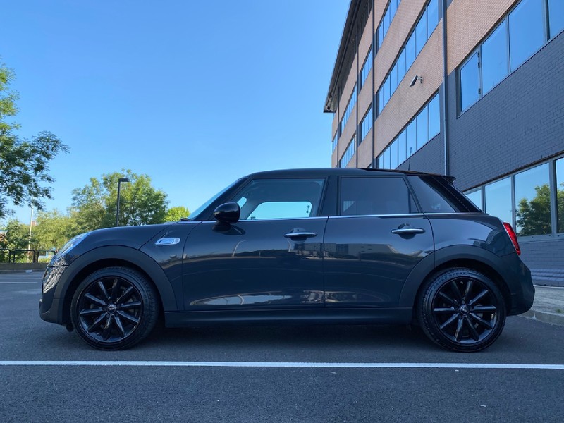 MINI HATCHBACK