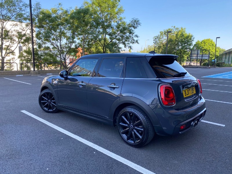 MINI HATCHBACK