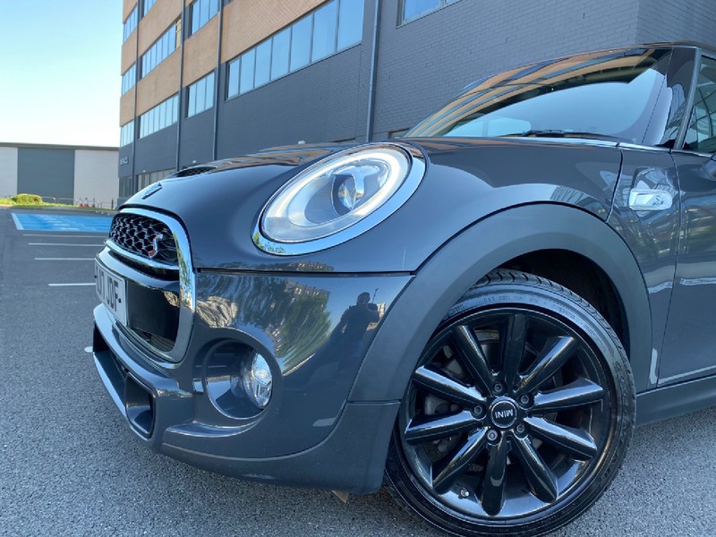 MINI HATCHBACK