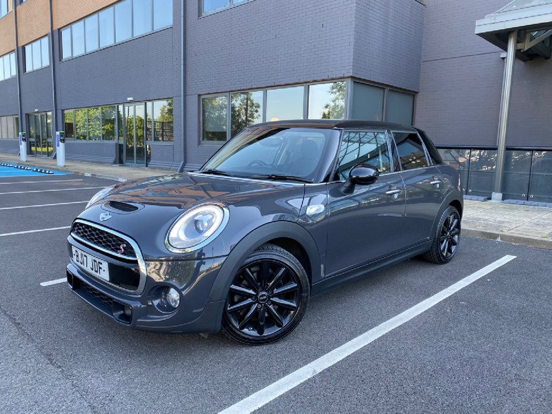MINI HATCHBACK