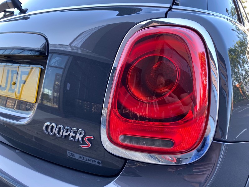 MINI HATCHBACK