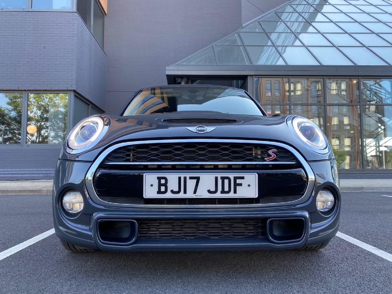 MINI HATCHBACK