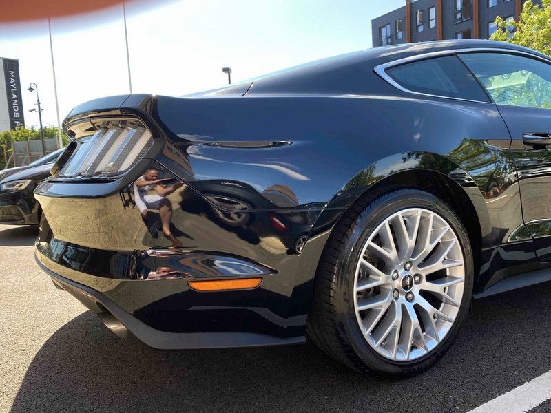 FORD MUSTANG