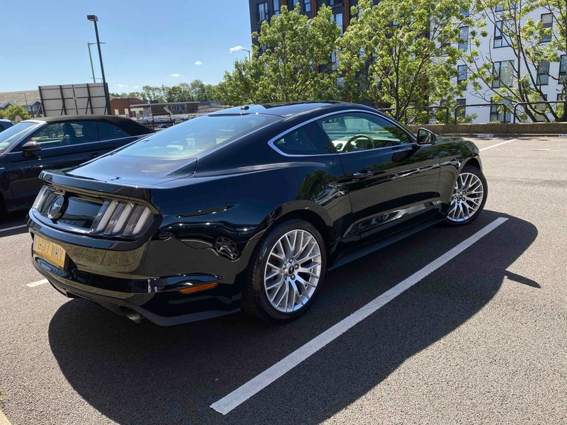 FORD MUSTANG