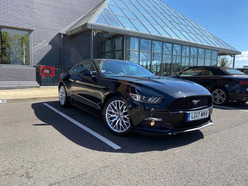 FORD MUSTANG