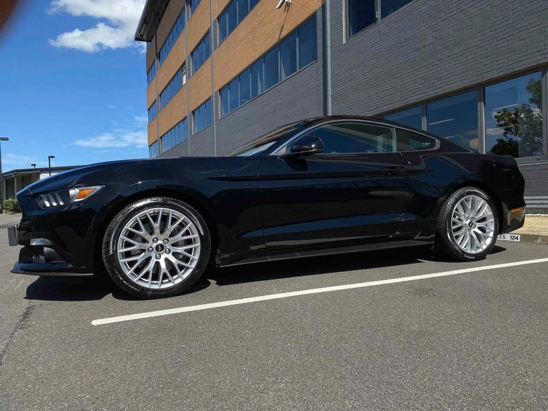 FORD MUSTANG
