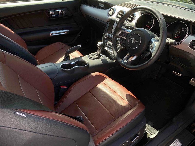 FORD MUSTANG