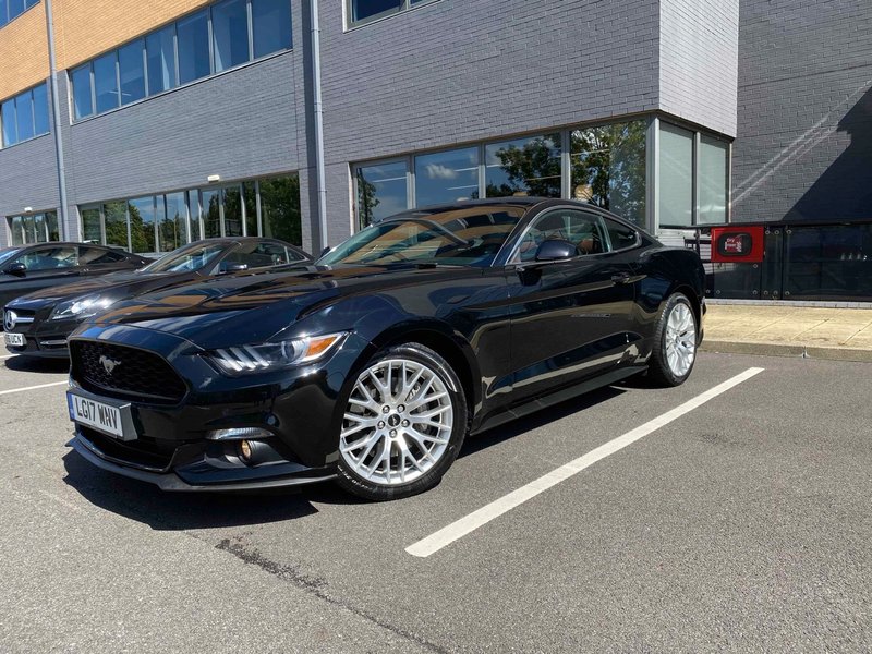 FORD MUSTANG