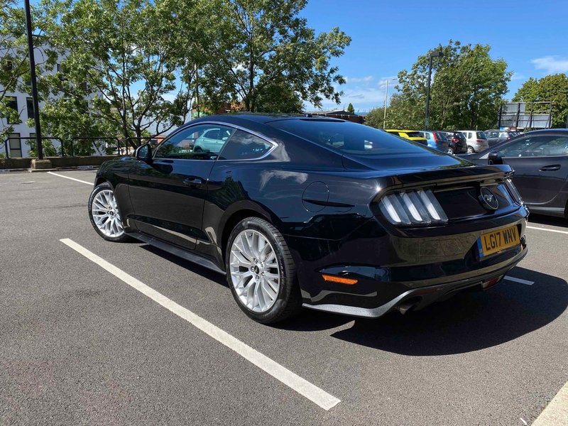 FORD MUSTANG