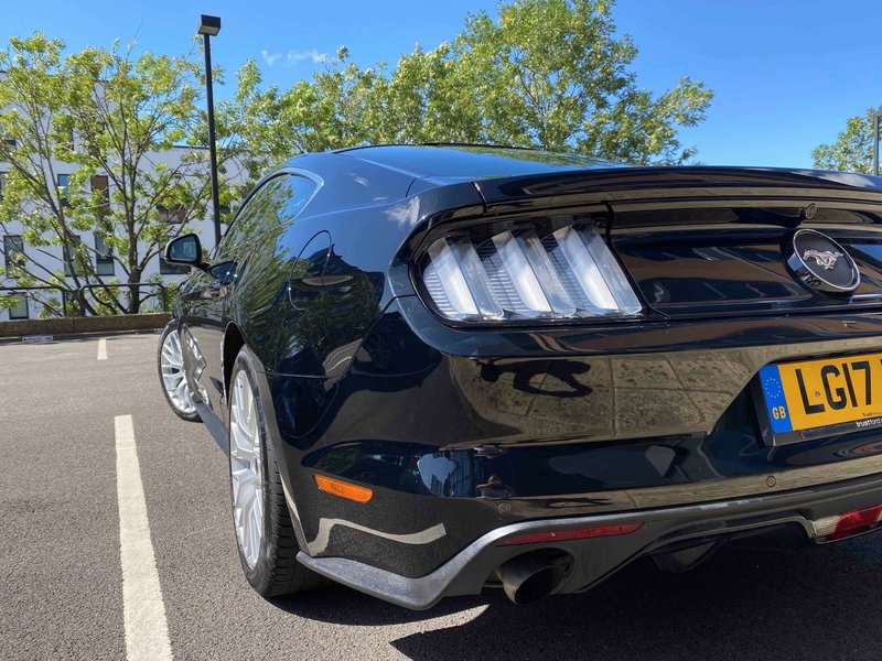 FORD MUSTANG