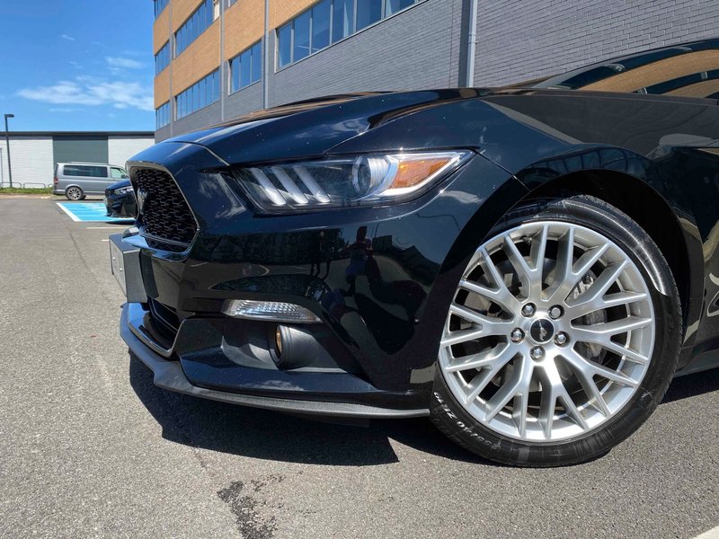 FORD MUSTANG