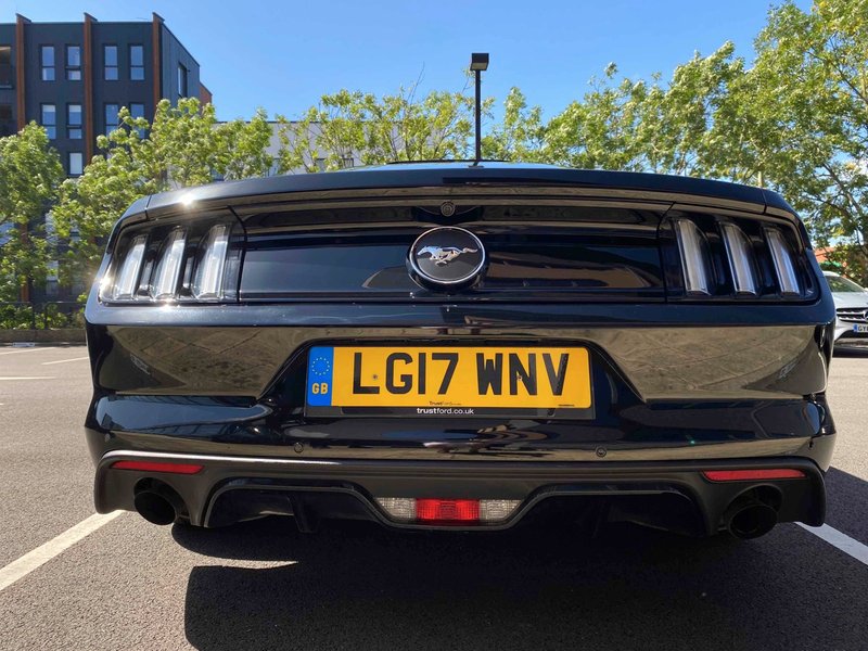 FORD MUSTANG