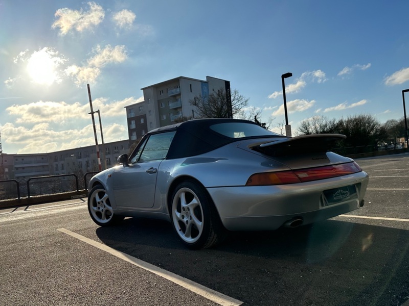 PORSCHE 911